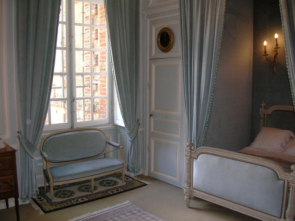Chateau De Fleury La Foret Bed and Breakfast Igoville Exteriör bild
