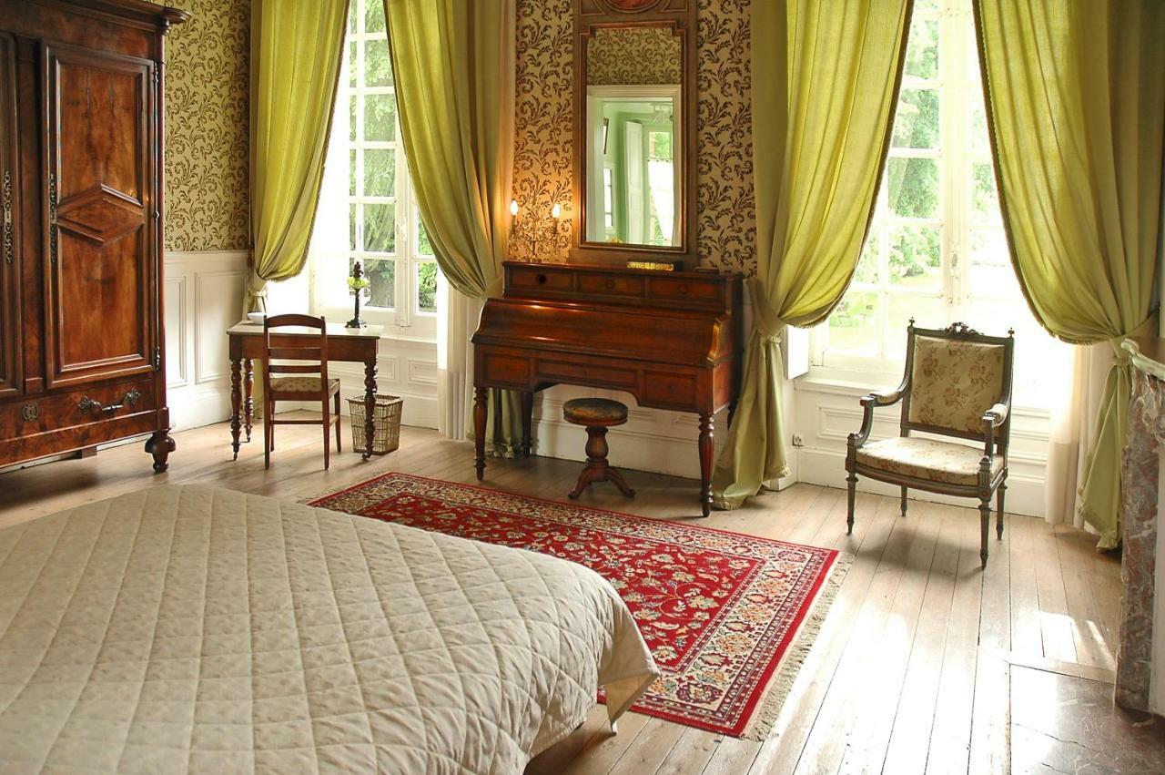 Chateau De Fleury La Foret Bed and Breakfast Igoville Exteriör bild
