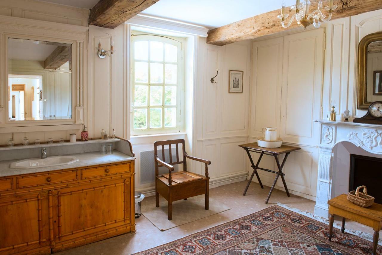 Chateau De Fleury La Foret Bed and Breakfast Igoville Exteriör bild