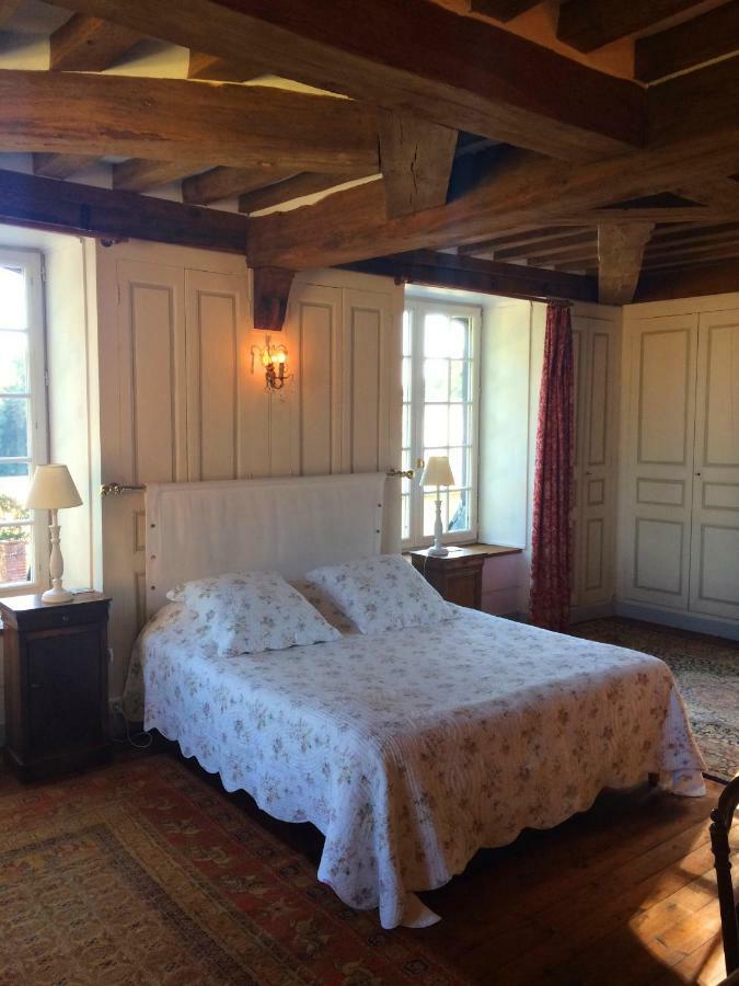 Chateau De Fleury La Foret Bed and Breakfast Igoville Exteriör bild