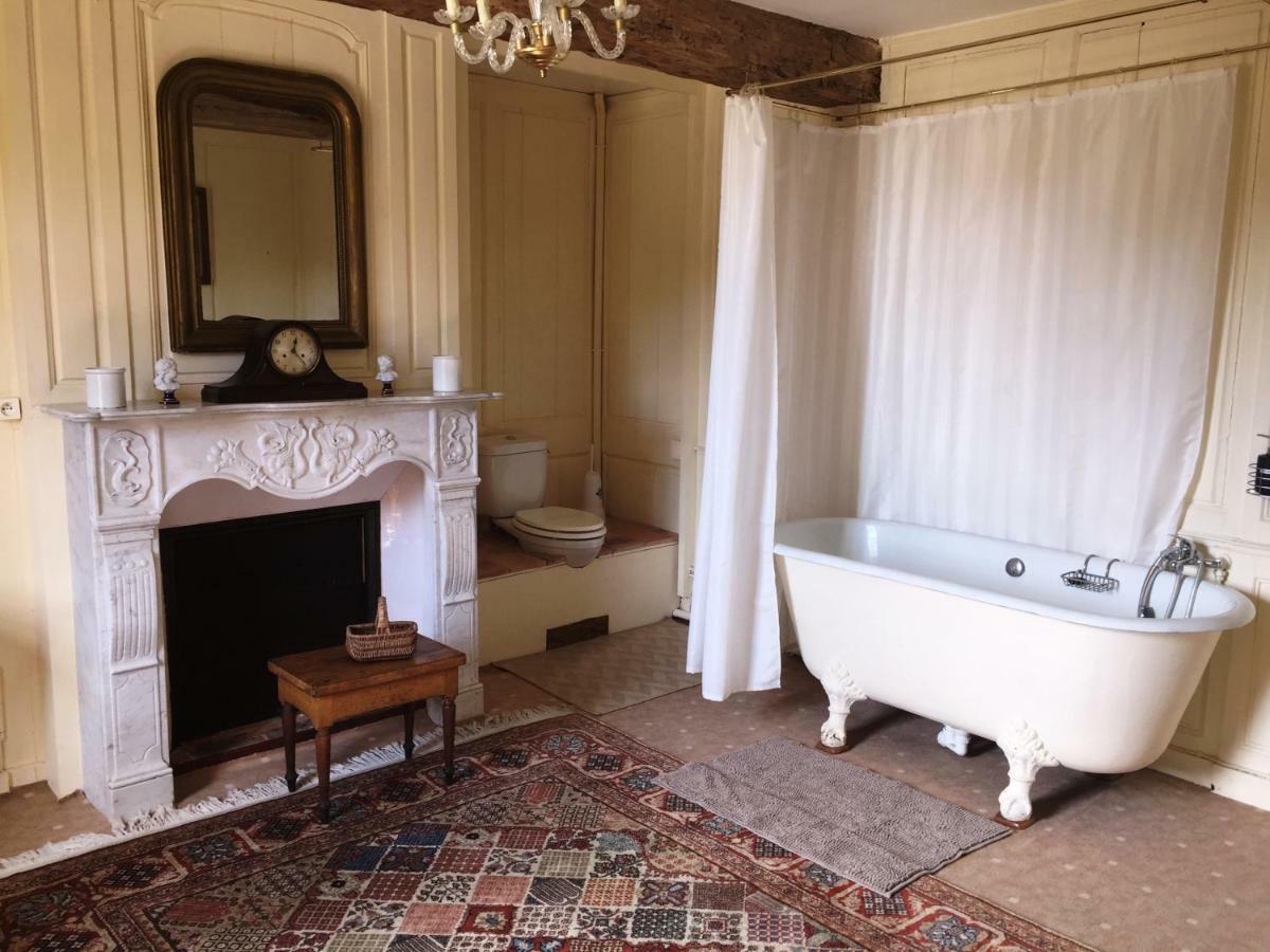 Chateau De Fleury La Foret Bed and Breakfast Igoville Exteriör bild