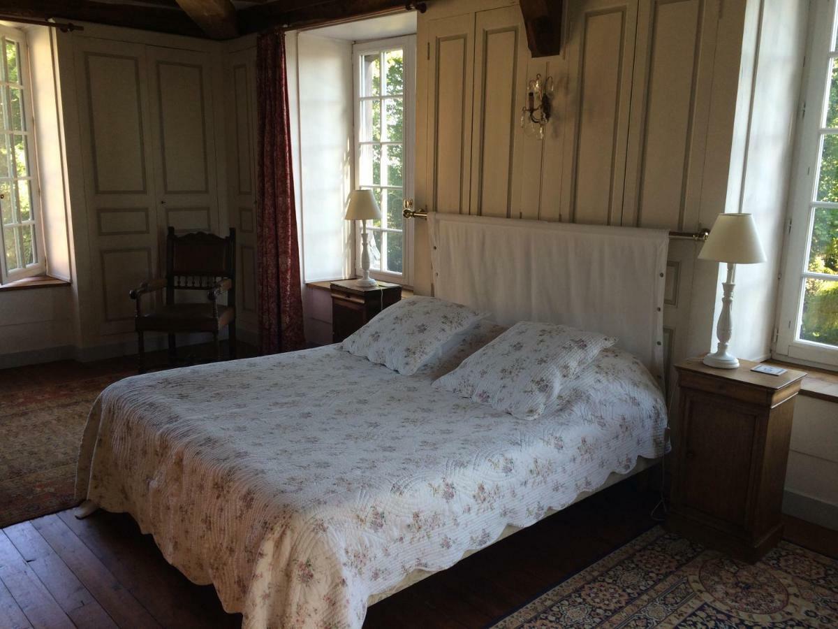 Chateau De Fleury La Foret Bed and Breakfast Igoville Exteriör bild