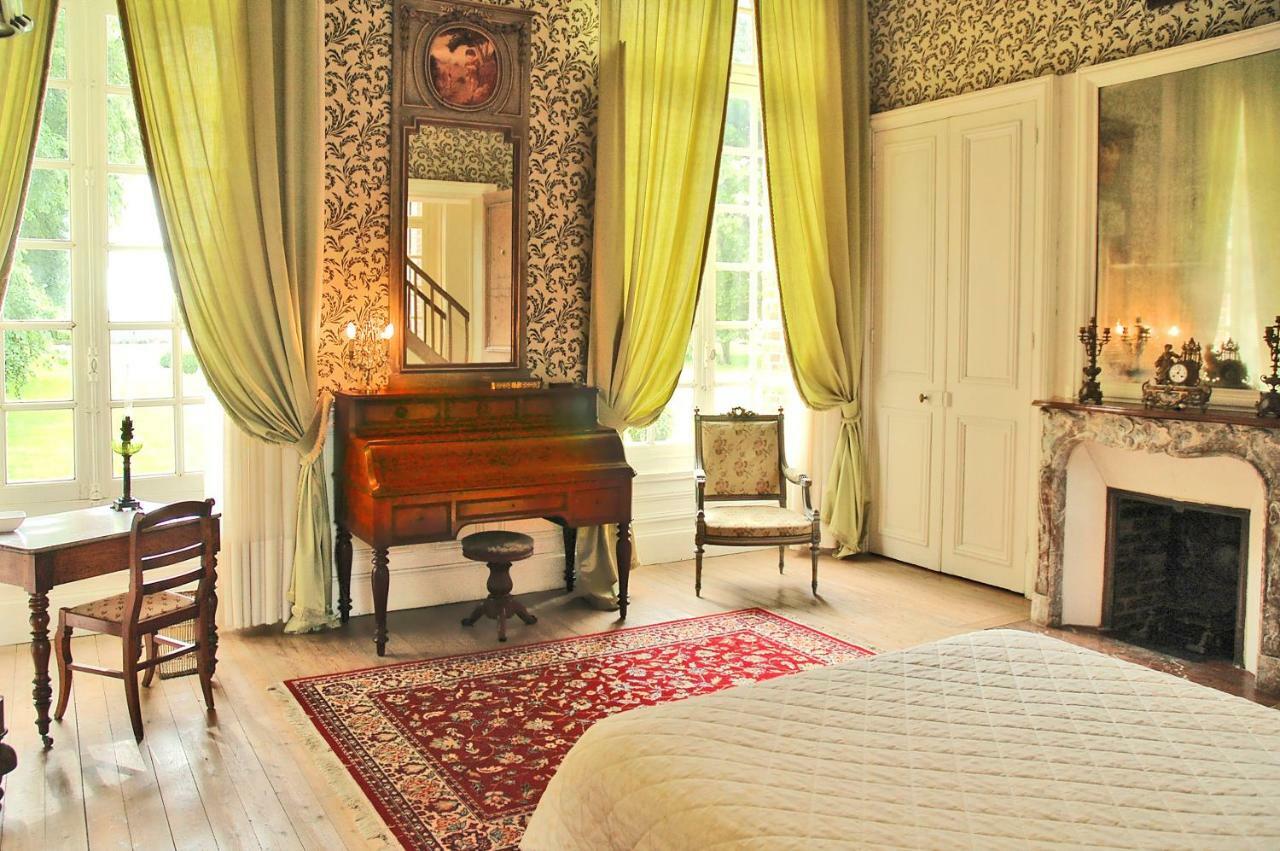 Chateau De Fleury La Foret Bed and Breakfast Igoville Exteriör bild